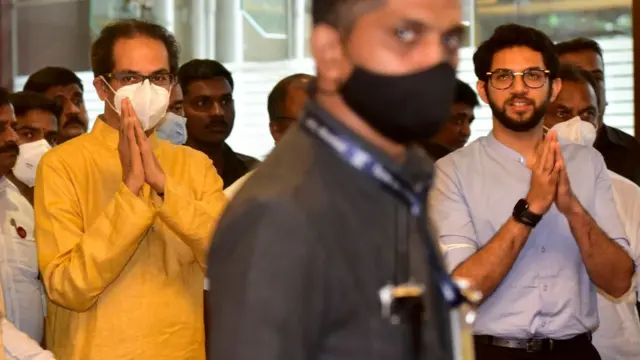 உத்தவ் தாக்கரே மற்றும் ஆதித்ய தாக்கரே