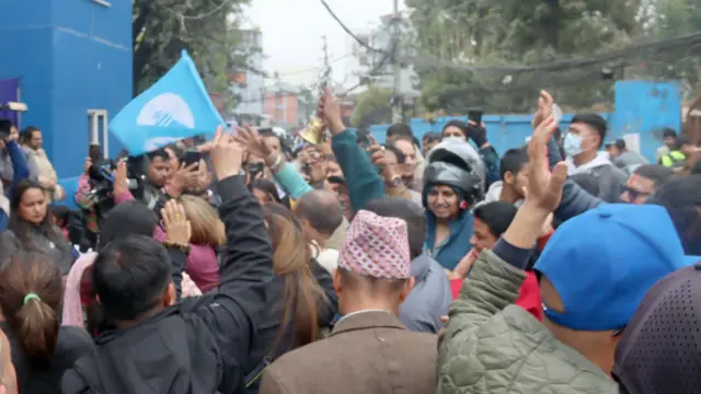 आफ्नो उम्मेदवारको जितपछि काठमाण्डू १ का रास्वपा समर्थकहरू