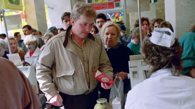 İngiltere Dışişleri Bakanı Liz Truss, uyguladıkları eş güdümlü yaptırımlarla Rusya ekonomisini Sovyetler dönemine geri döndürmeyi amaçladıklarını söyledi. Peki, bu mümkün mü? Bu politikaların ekonomik ve siyasi sonuçları ne olacak?