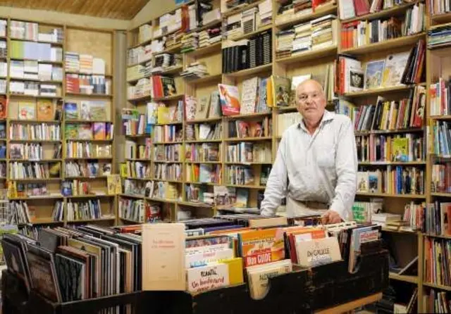 Montolieu, desa buku, toko buku