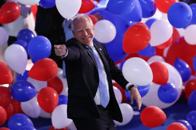 মি ওয়ালজের মিশুকে ব্যবহার, কথা বলার ঘরোয়া ধরন এবং বিরোধী রিপাবলিকানদের প্রতি তিক্ষ্ণ শব্দের ব্যবহার প্রচারে নজর কেড়েছে। 