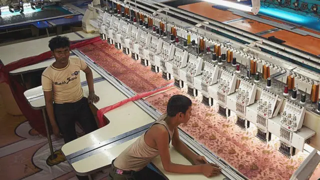 સુરતમાં ઍમ્બ્રોડરી અને જરી જેવા કાપડને આનુષંગિક ઉદ્યોગ વિકસ્યા