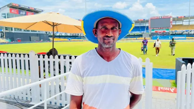 ඕනෑම අවස්ථාවක වර්ෂාවක් ඇතිවුවහොත් ඊට මුහුණ දීම සඳහා තමන් ඇතුළු ක්‍රීඩාංගණයේ සේවකයින් ඕනෑම මොහොතක සුදානමින් සිටින බව ක්‍රීඩාංගණ සේවකයෙකු වන හේරත් දිසානායක බීබීසි සිංහල වෙත පැවසුවේය.