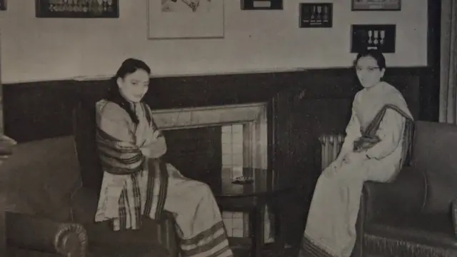 सन् १९५९ मा लन्डनस्थित सेन्ट थोमस अस्पतालमा नेपाली नर्सहरू राधा रावत र बिमला देवान