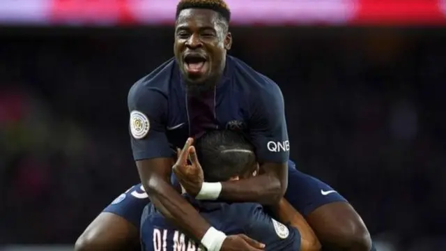AC Milan wanamlenga mlinzi wa Tottenham mwenye umri wa miaka kutoka Ivory Coast Serge Aurier kwa uhamisho.