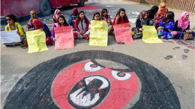 বিক্ষোভে ধর্ষণ বিরোধী আইনে মৃত্যুদণ্ডের বিধান রাখার বিষয়টি অন্তর্ভূক্ত করার দাবি ওঠে