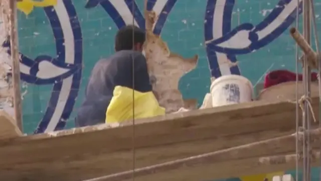 Ma'aikat na gyaran masallacin Isfahan