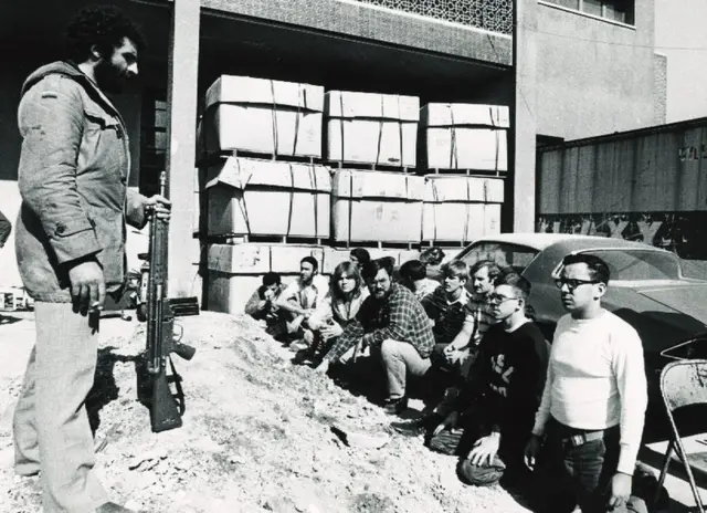 Часть заложников в посольстве США