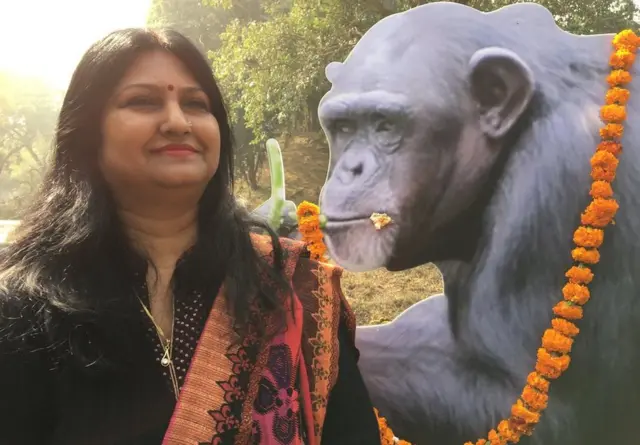 రీటా కట్ ఔట్‌తో