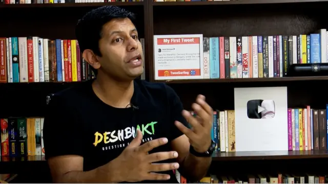 পলিটিক্যাল স্যাটায়ারিস্ট আকাশ ব্যানার্জি