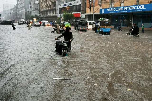 کراچی میں بارش