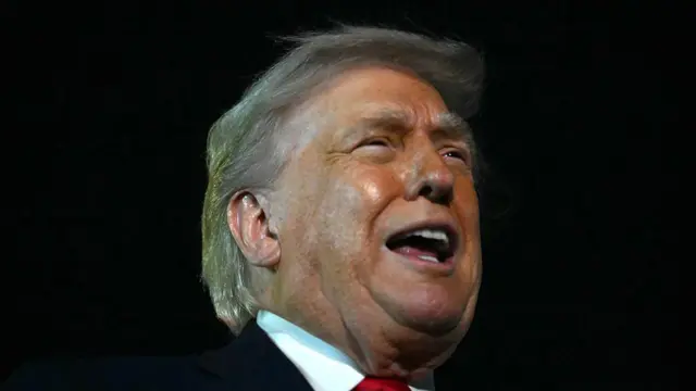 डोनाल्ड ट्रंप