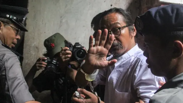 တပ်မတော်က ပုဒ်မ ၅၀၅(က)ဖြင့် တရားစွဲခဲ့တဲ့ ဒါရိုက်တာ မင်းထင်ကိုကို ကြီးကို တရားရုံးကထောင်ဒဏ် တစ်နှစ်ချ