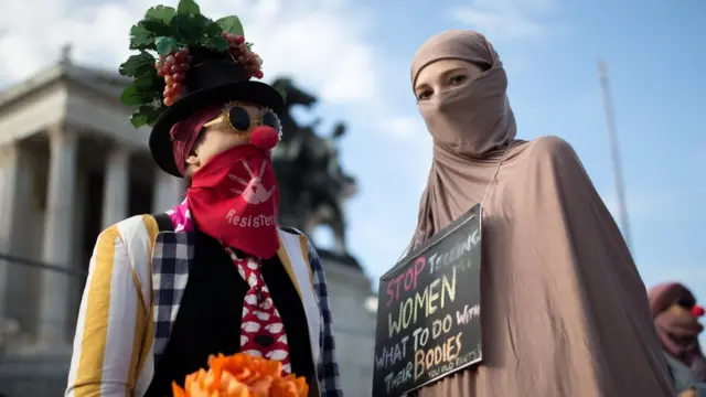 Avusturya peçe yasağı protestosu
