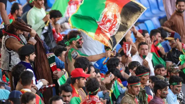 په شارجه لوبغالي کې د نننۍ لوبې نندارې ته ګڼ شمېر کسان ورغلي.