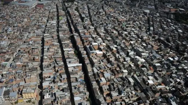 Foto aérea da favela da Maré