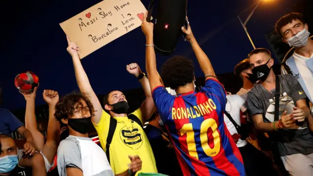 Решение Месси уйти подняло волну протестов против руководства клуба