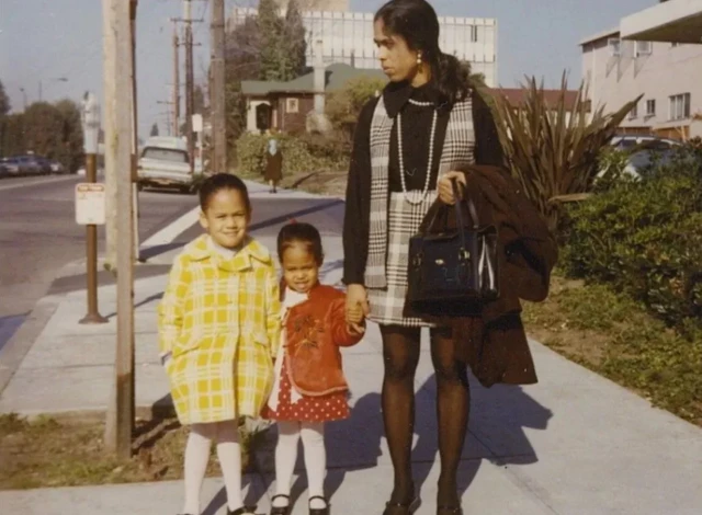 श्यामला हैरिस कमला और माया के साथ