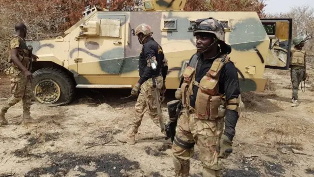 Awọn ologun pẹlu ọkọ ijagun wọn