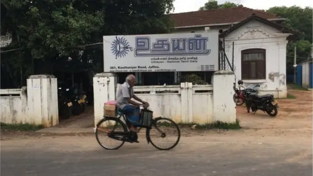 උදයන් කාර්යාලය - "කොයි හමුදාවත් එකයි කියල අපි ඒකෙන් ඉගෙන ගත්ත. ලෝකේ වෙනසක් වෙලා නැහැ." යාපනේ පළවන උදයන් පුවත්පතේ කර්තෘ ප්‍රකාශ කළේය