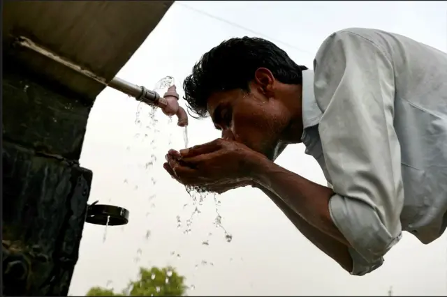 Arakunrin kan n mu omi