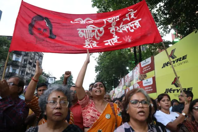 কলকাতারই আর জি কর মেডিক্যাল কলেজে গত বছর এক তরুণী চিকিৎসকে ক্যাম্পাসেই ধর্ষণ করে হত্যা করা হয়