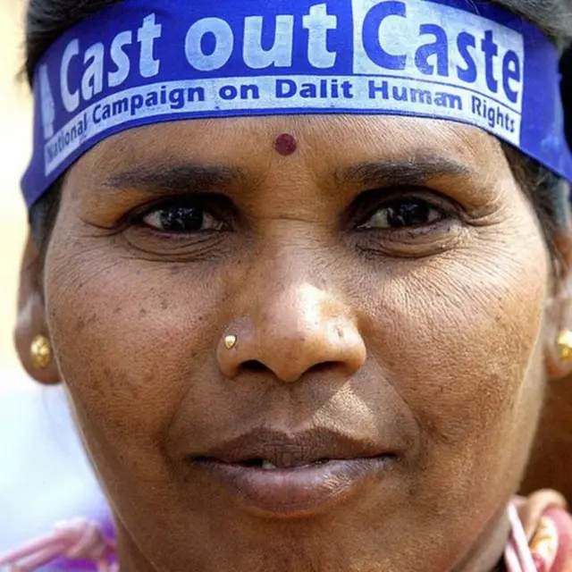 દલિત માનવ અધિકારની પટ્ટી બાંધેલી મહિલા
