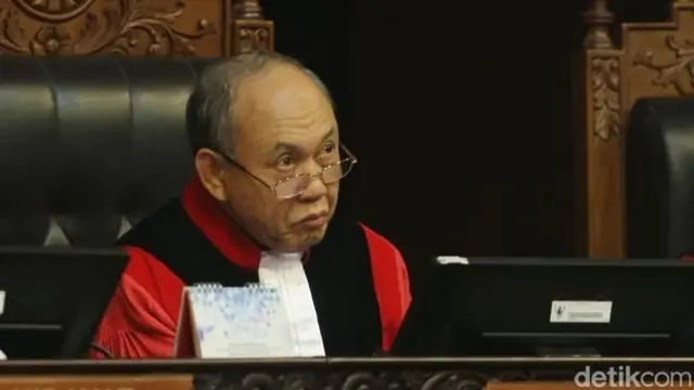 Hakim konstitusi, Wahiduddin Adams