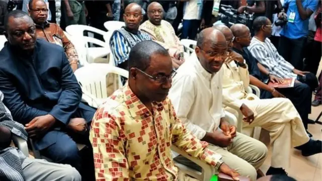 Gilbert Diendéré au premier plan, lors de l'ouverture du procès en février 2018.