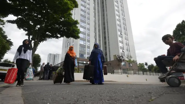 Camden'daki binayı terk edenler