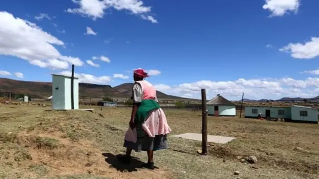 গ্রামের বাড়িতে মা নকুবঙ্গা।