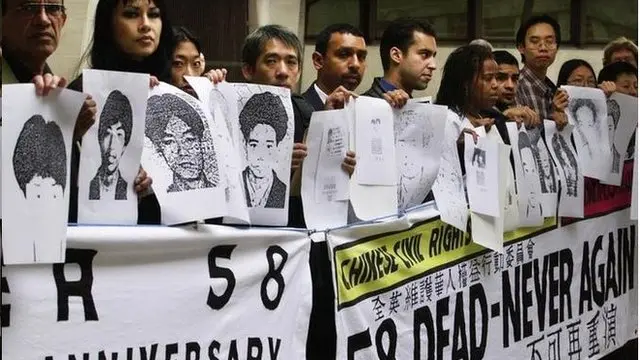 英国媒体报道说，最新案件令人回想起2000年6月在英格兰南部多佛港发生的58名中国偷渡客在货柜车内窒息死亡惨案。