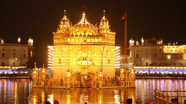 सुवर्ण मंदिराचा झगमगाट