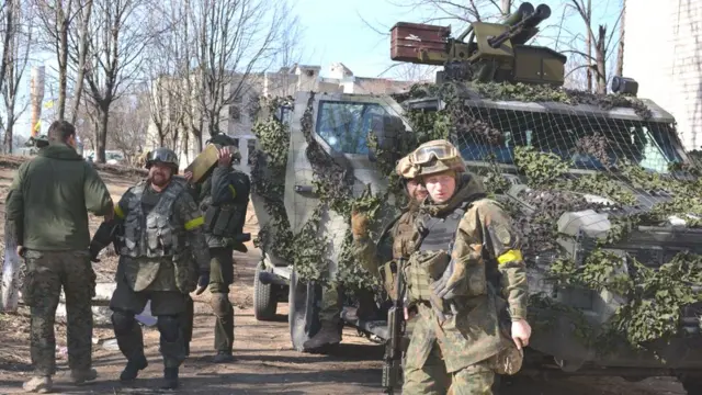 "Азову" не вистачило сил для загальновійськової операції, яка б дозволила взяти під контроль більше населених пунктів у районі Маріуполя, вважає військовий оглядач Серж Марко