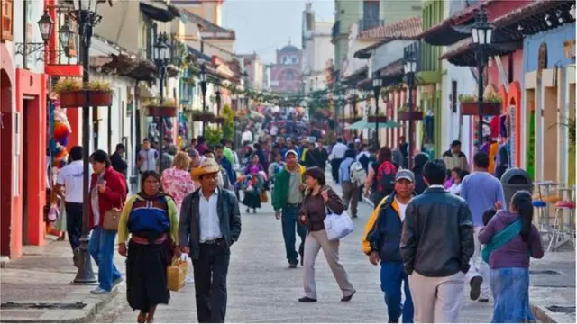 ఆ దేశంలో ద్వందార్థాలు నేర్పిస్తారు