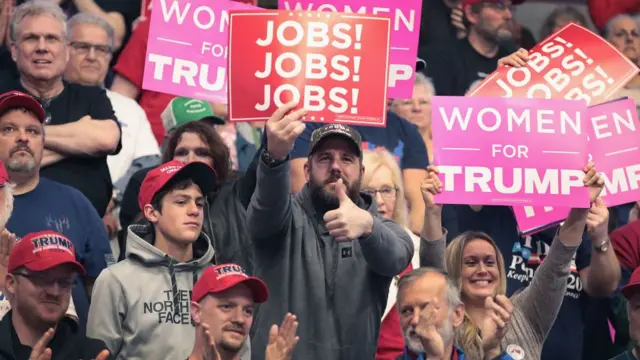 "Работа, работа, работа"; "Женщины за Трампа". Сторонники Трампа на слете в Мичигане