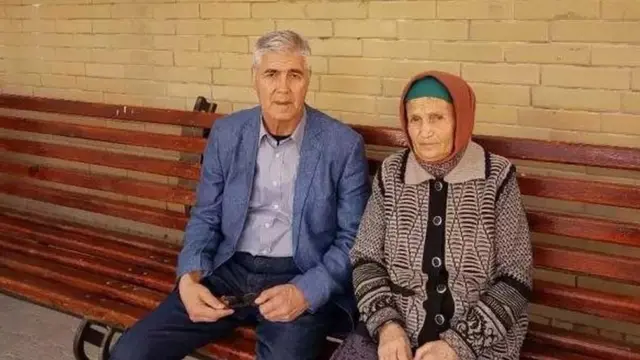 Судни кузатишга Бобомурод Абдуллаевнинг онаси ва журналист Муҳаммад Бекжон ҳам келган