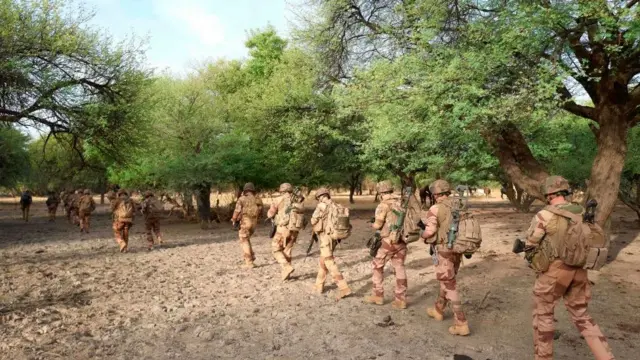 Une armée française patrouille dans le nord du Burkina Faso - novembre 2019