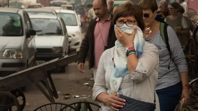 দূষণের দিল্লিতে ভুগছেন বিদেশি পর্যটকরাও