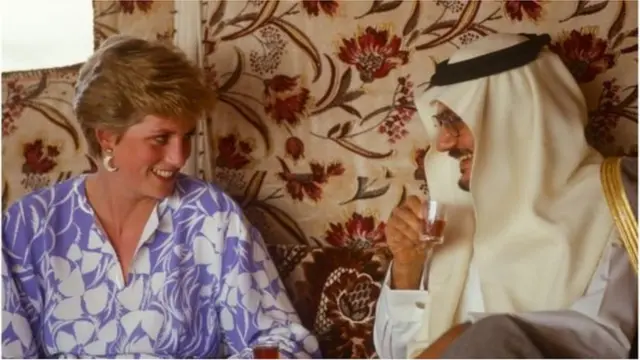 সৌদি আরবের রিয়াদে, ১৯৮৬ সালে সেখানকার এক মরুভূমিতে পিকনিকে অংশ নেন প্রিন্সেস ডায়ানা
