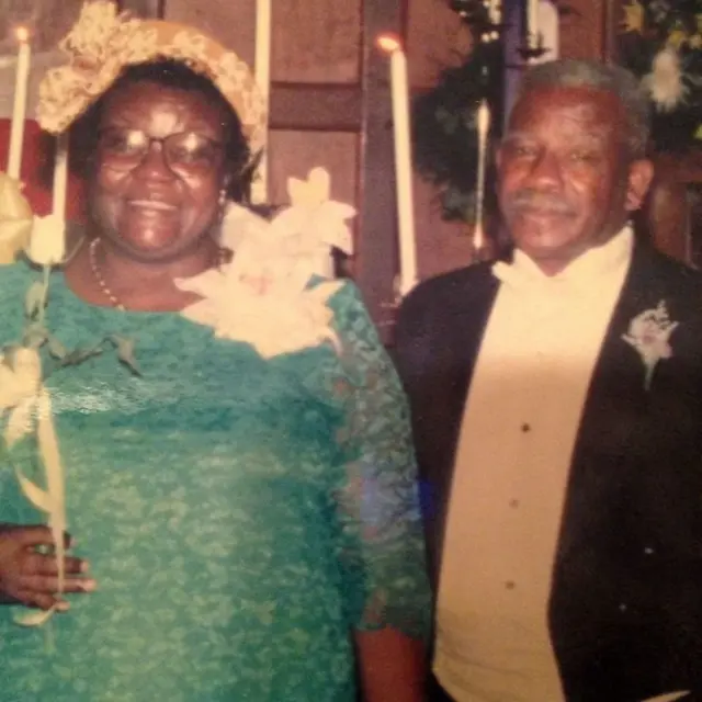 فریڈی فیگرز کے لےپالک والدین نیتھن اور بیٹی