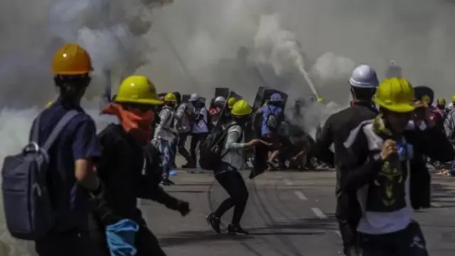 ਮਿਆਂਮਾਰ ਵਿੱਚ ਫੌਜ ਨੇ ਤਖਤਾਪਲਟ ਕੀਤਾ ਅਤੇ ਫਰਵਰੀ 2021 ਵਿੱਚ ਸੱਤਾ ਉੱਪਰ ਕਬਜ਼ਾ ਕਰ ਲਿਆ