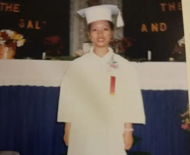 美兰妮因为家贫,只好选读她不喜欢的助产士课程。