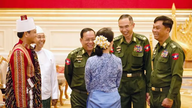 ရင်ကြားစေ့ရေးမှာ တပ်မတော်နဲ့သာမက တခြားသောအင်အားစုတွေနဲ့ ပေါင်းစည်းရေးကိုပါထည့်သွင်းစဉ်းစားဖို့ လိုနေတယ်လို့ တက်ကြွလှုပ်ရှားသူတွေက ထောက်ပြ