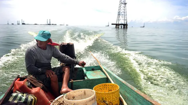 Pescador en Lago Maracaibo