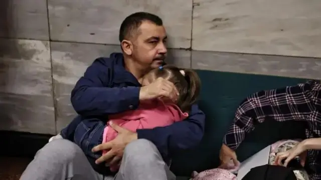 Киевдин жашоочулары метрого жашынды