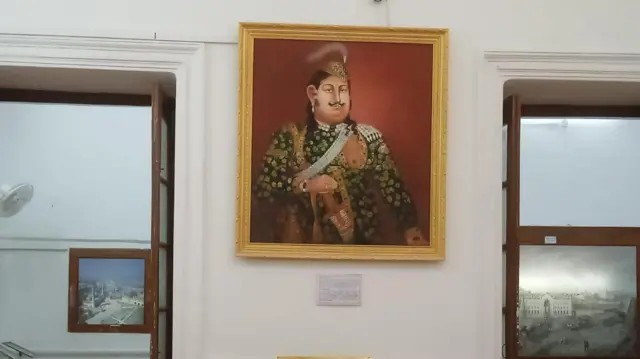 रेज़ीडेंसी में बनाए गए म्यूज़ियम में नवाब वाजिद अली शाह की तस्वीर