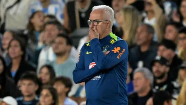 دوریوال جونیور پس از شکست سنگین برابر آرژانتین به شدت زیر فشار قرار گرفت و کمی بعد اخراج شد