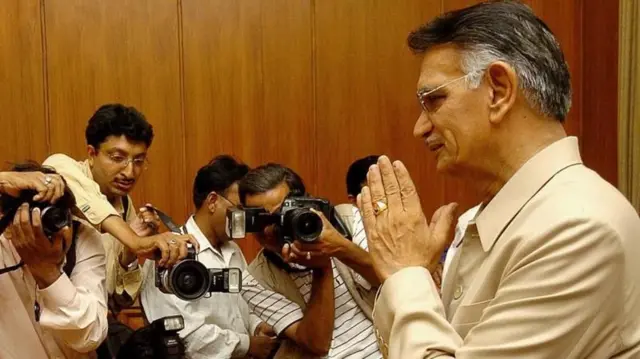 2004 मध्ये देशाच्या गृहमंत्री पदाची जबाबदारी सांभाळल्यानंतरचा शिवराज पाटील यांचा फोटो