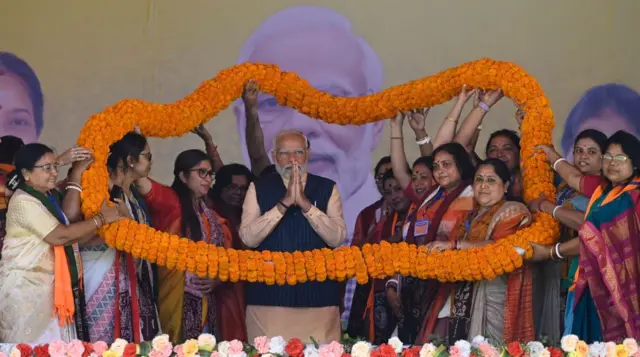 জেতার জন্য কোনও চেষ্টাই বাদ রাখছে না বিজেপি : প্রধানমন্ত্রী ঘন ঘন সভা করছেন পশ্চিমবঙ্গে